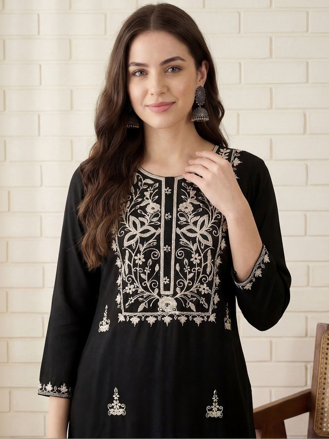 Women Floral Embroidered Regular Thread Work Kurta with Trousers