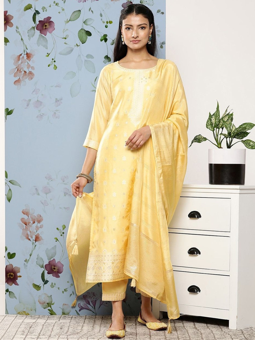 Women Regular Kurta with Trousers & With Dupatta
