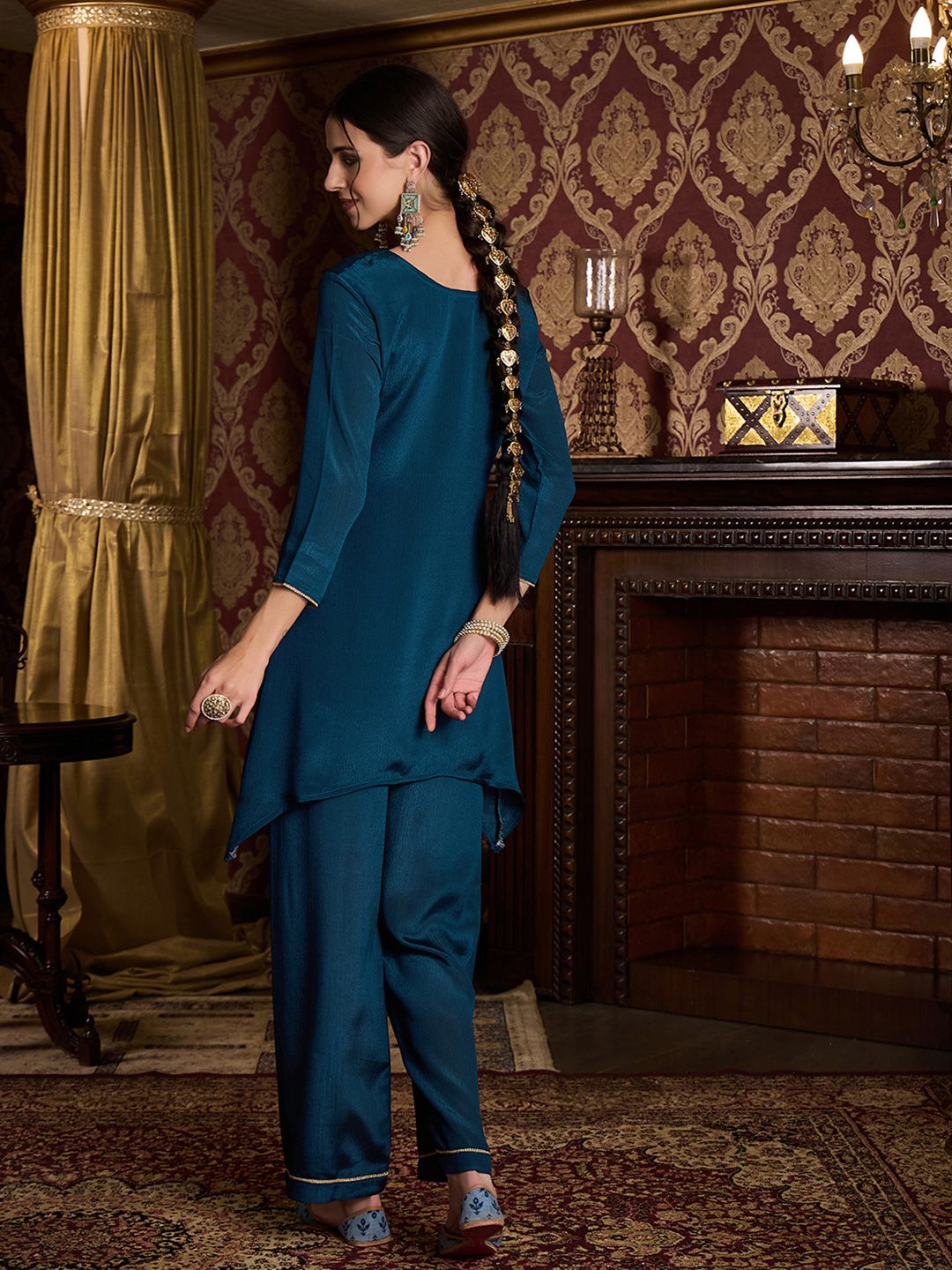 Dhiyona CH Women Floral Embroidered Kurta with Trousers