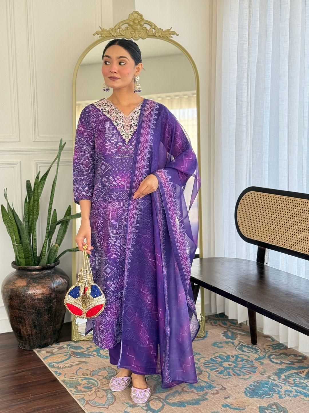 Dhiyona KL Women Embroidered Straight Kurta Set