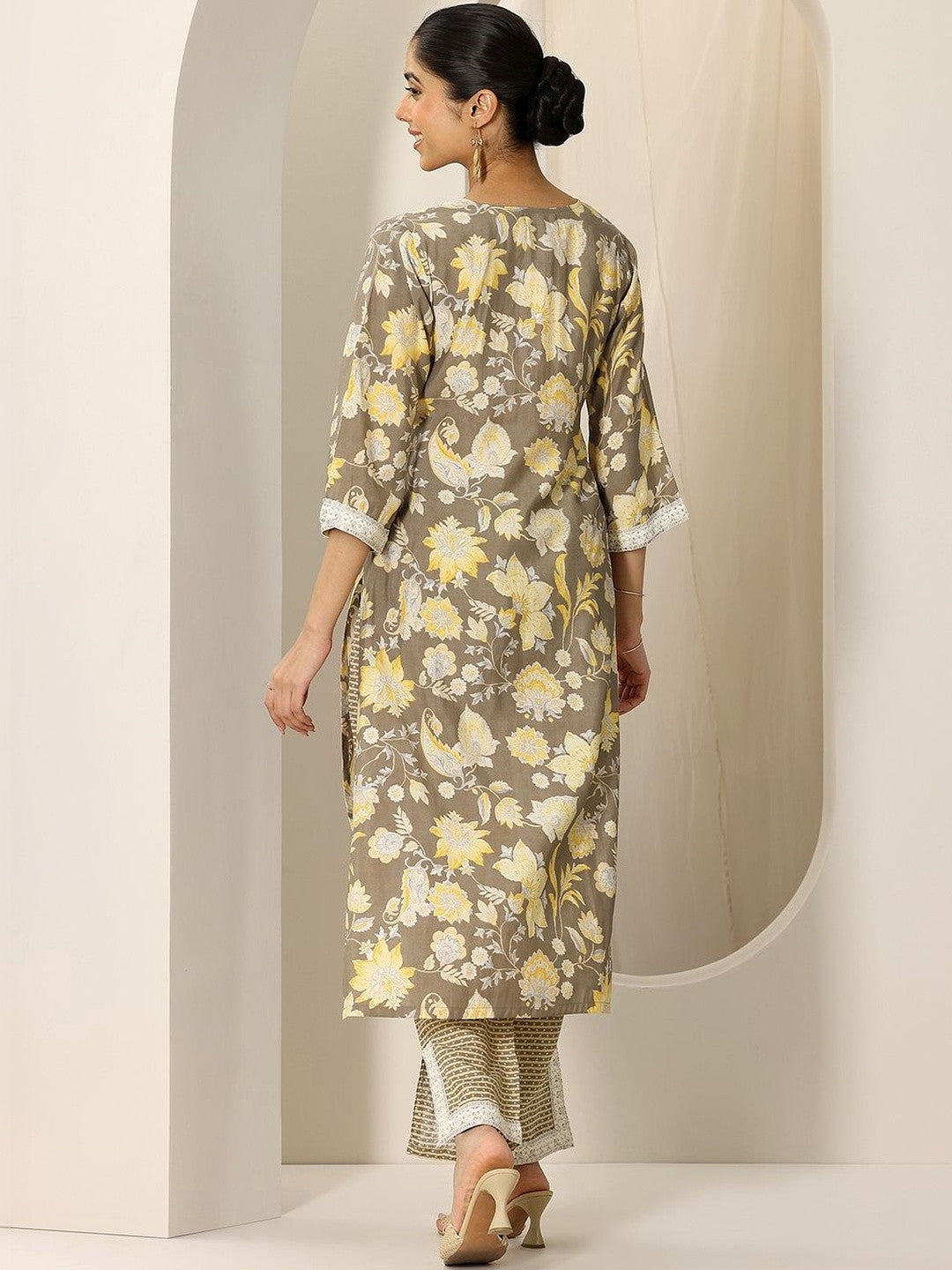 Women Floral Printed Regular Thread Work Kurta with Trousers