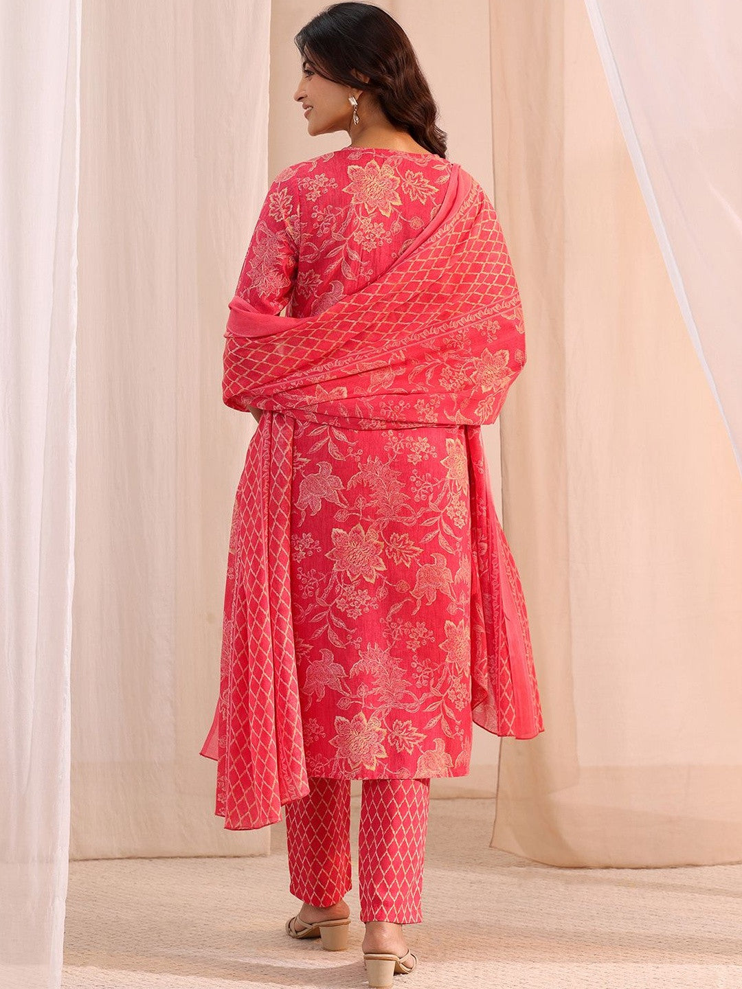 Women Floral Printed Regular Kurta with Trousers & With Dupatta