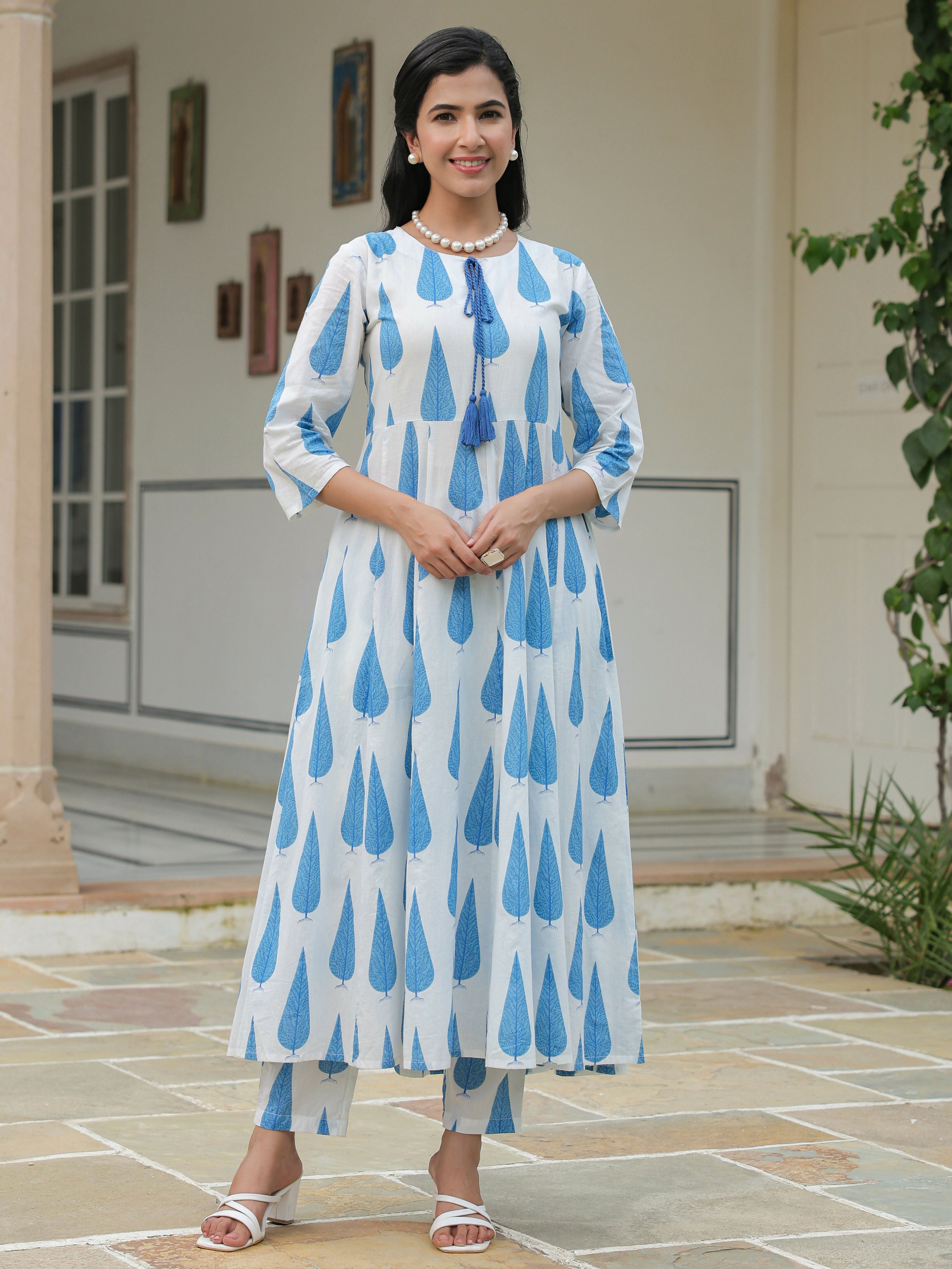 Women's Flared Soft Cotton Foliage Print Women's Kurta Set - Blue