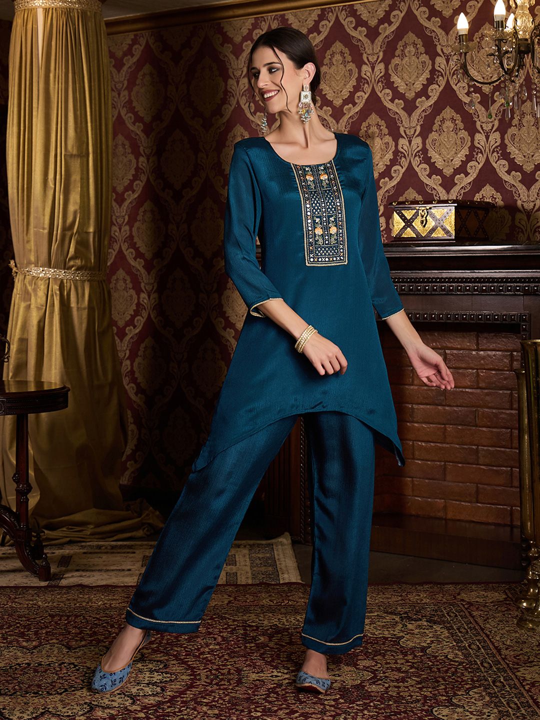 Dhiyona CH Women Floral Embroidered Kurta with Trousers