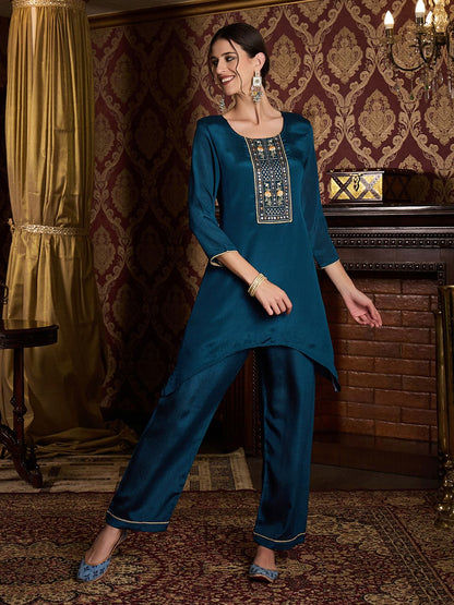 Dhiyona CH Women Floral Embroidered Kurta with Trousers