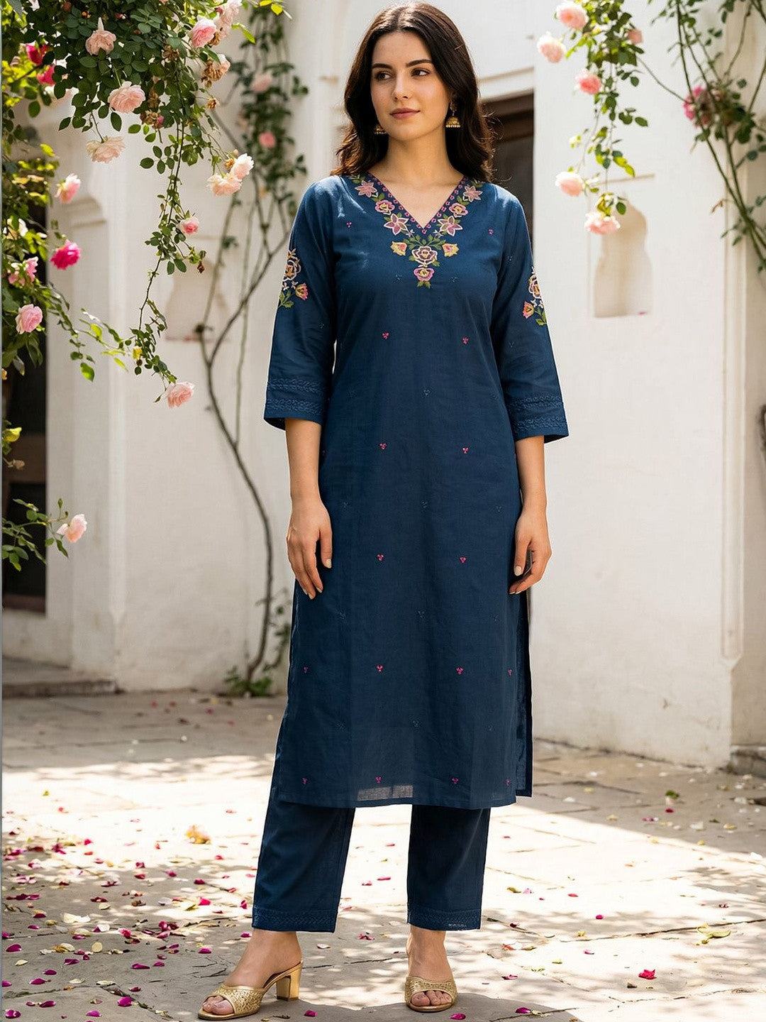 Women Ethnic Motifs Embroidered Regular Thread Work Pure Cotton Kurta with Trousers