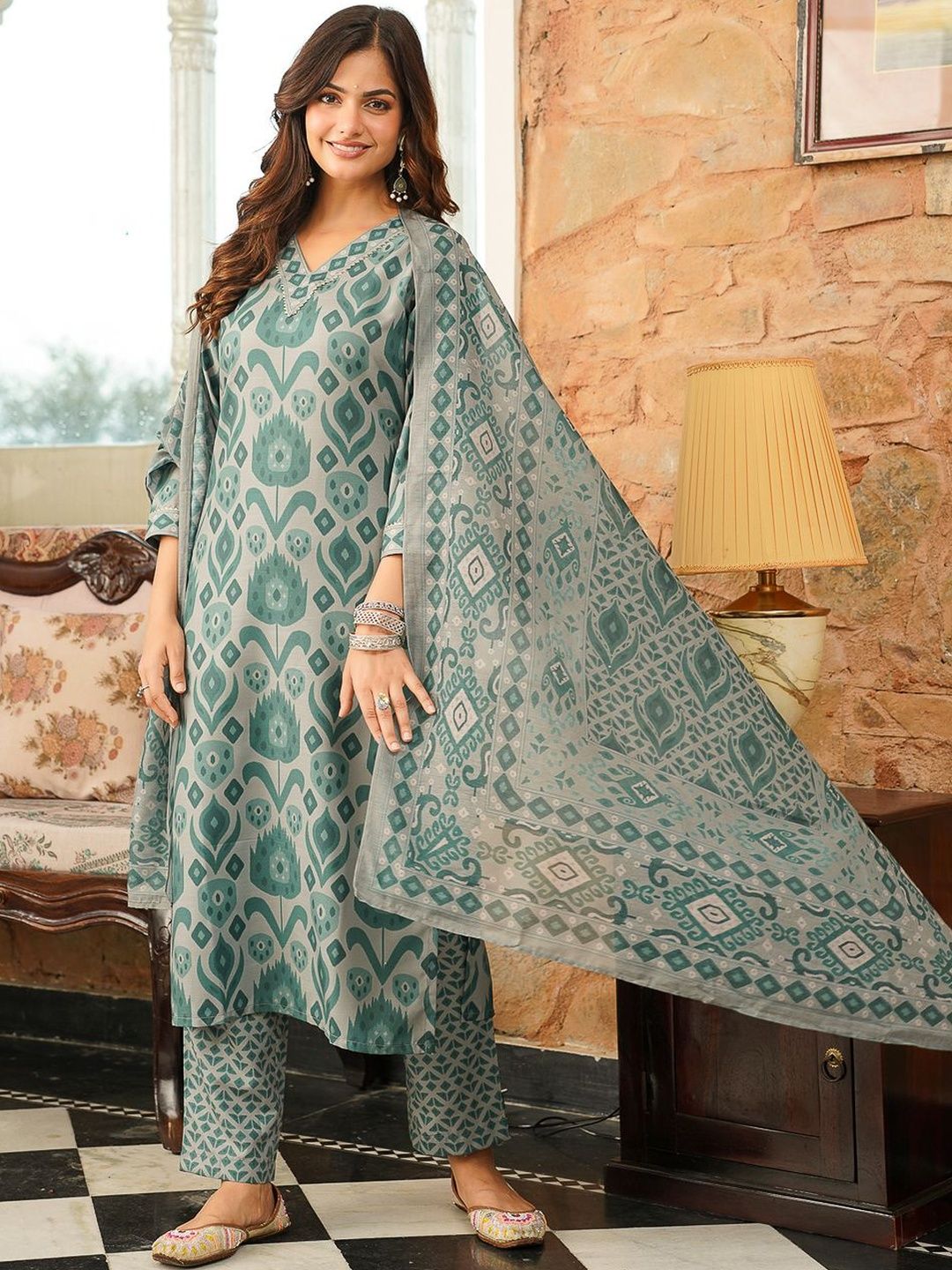 Dhiyona KL Ethnic Motifs Printed V-Neck Straight Kurta With Trousers & Dupatta
