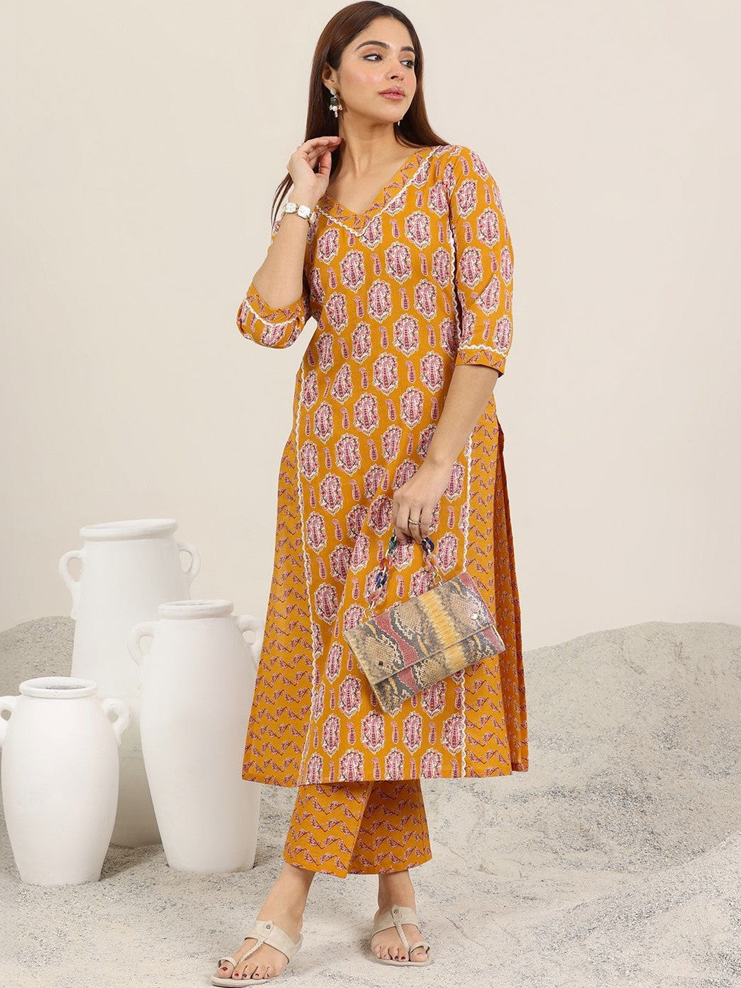 Women Ethnic Motifs Printed Regular Kurta with Trousers
