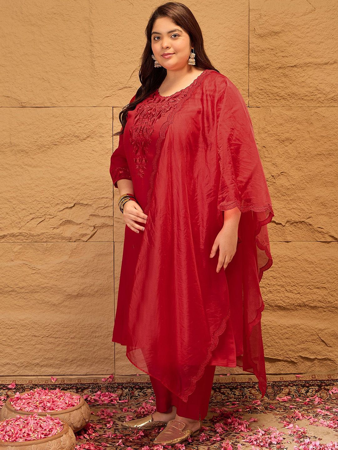 Dhiyona IN Plus Size Floral Yoke Design Straight Kurta With Trousers & Dupatta