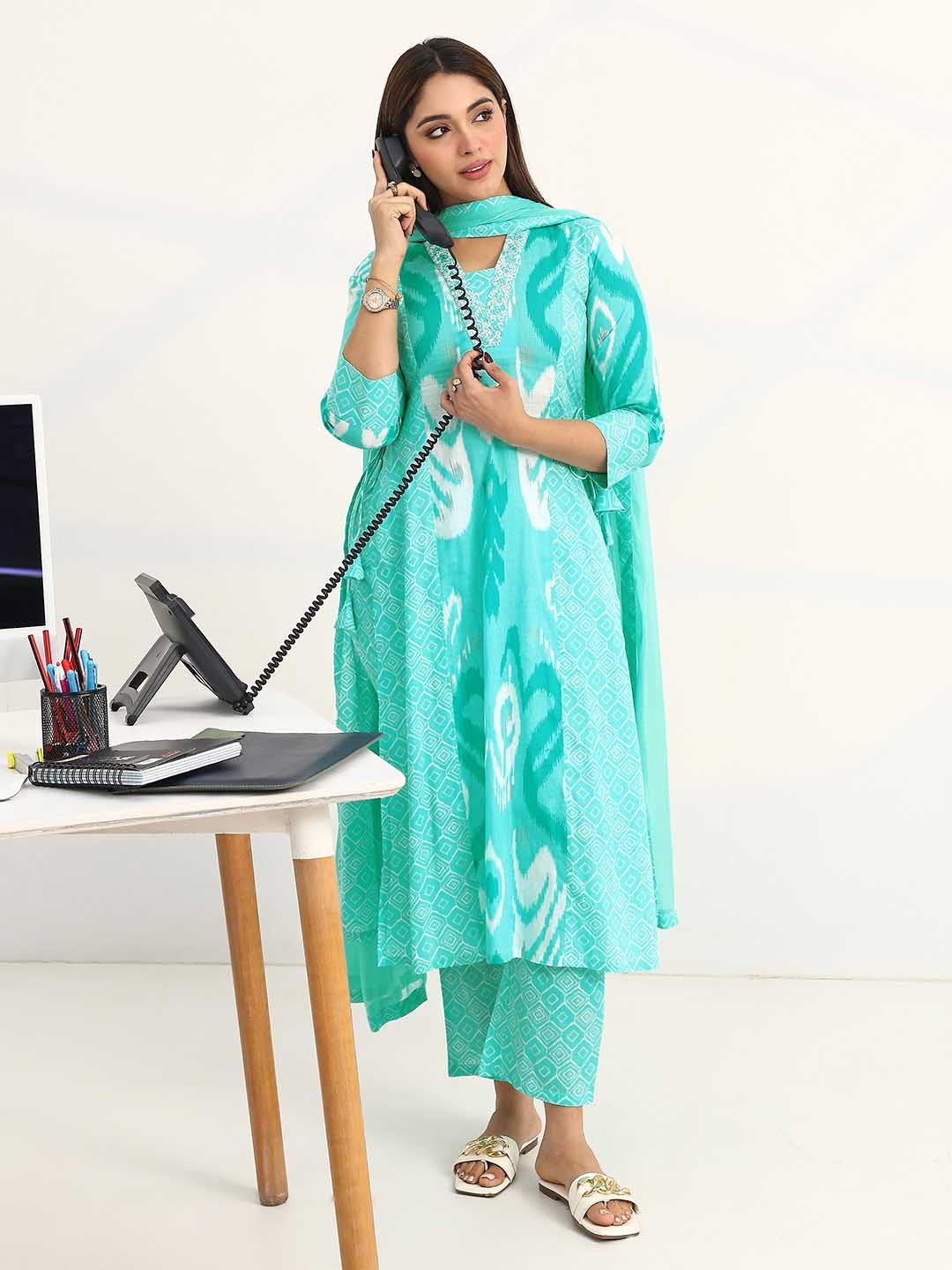 Women Ethnic Motifs Printed Regular Cotton Blend Kurta with Trousers & With Dupatta