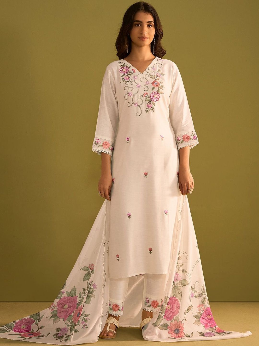 Women Floral Embroidered Regular Thread Work Kurta with Trousers & With Dupatta