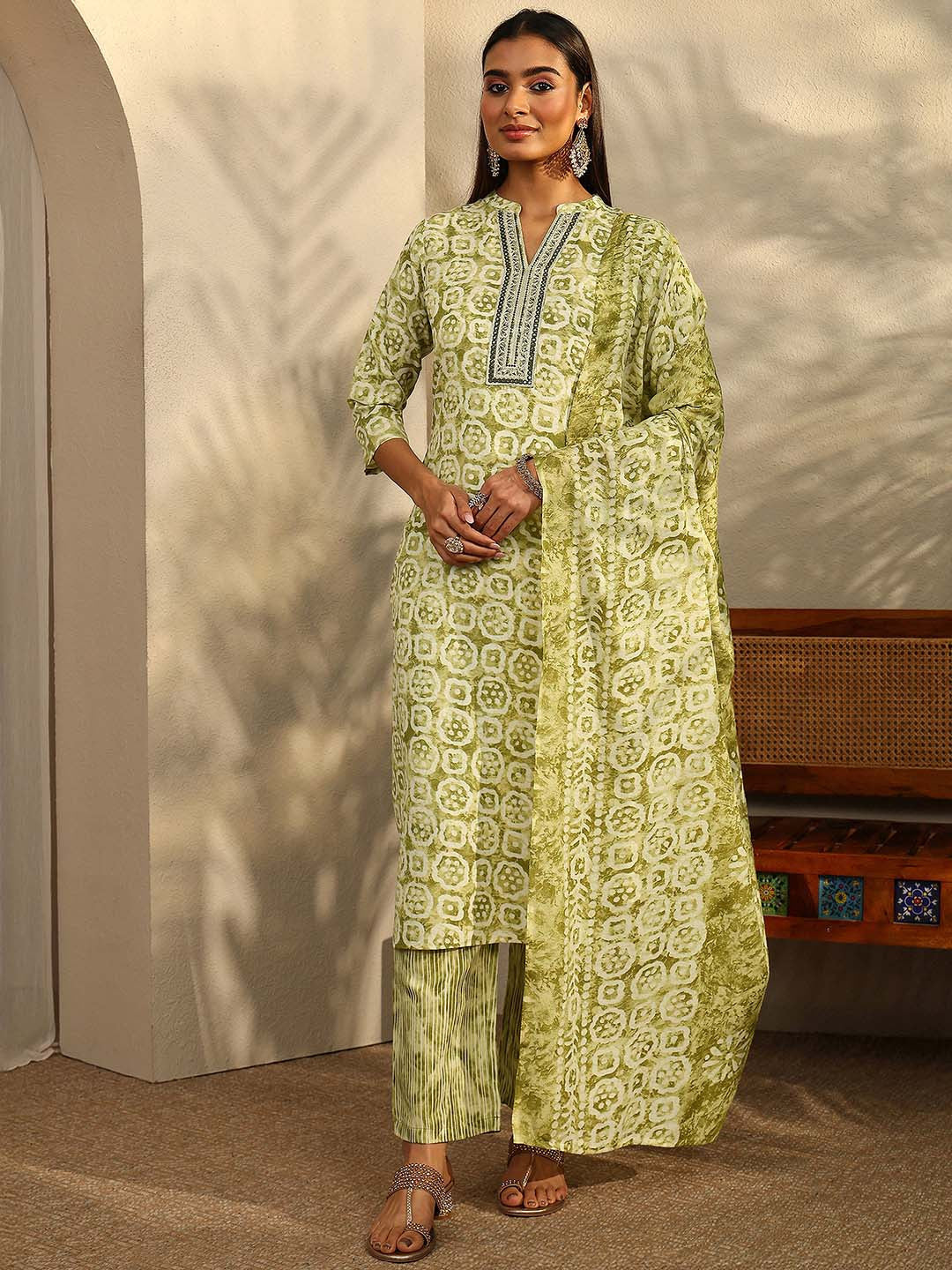 Women Ethnic Motifs Printed Regular Kurta with Trousers & With Dupatta