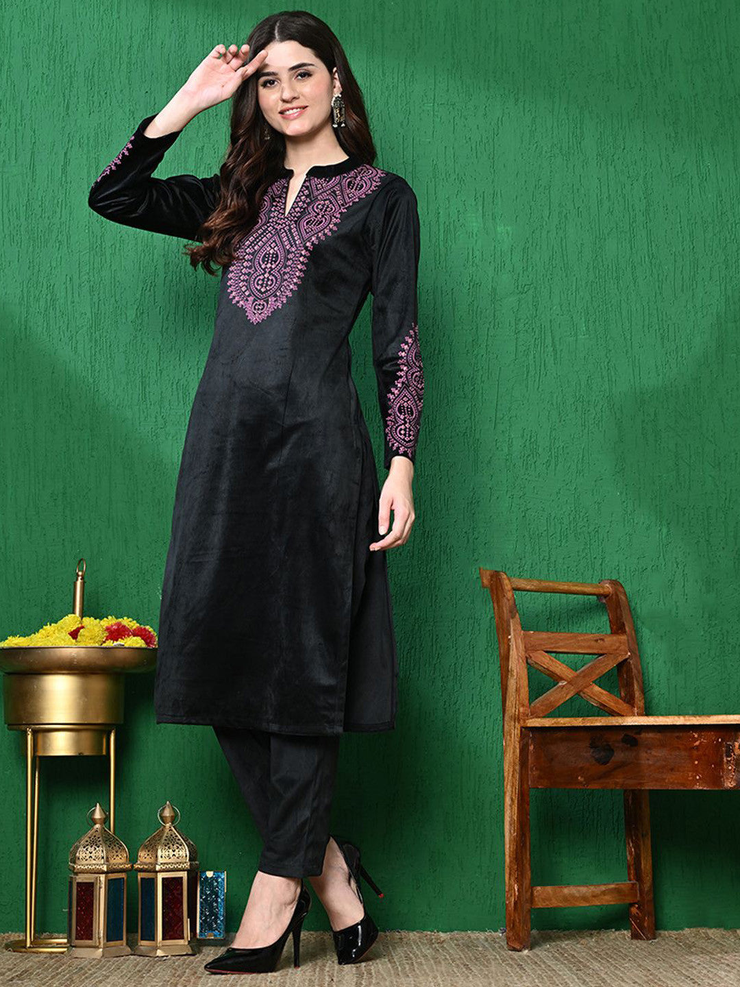 Bandhani Printed Winter Velvet Straight Kurta & Trouser