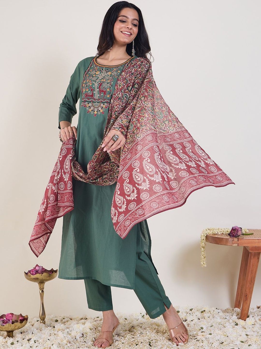 Ethnic Motifs Embroidered Regular Thread Work Kurta With Trousers & Dupatta