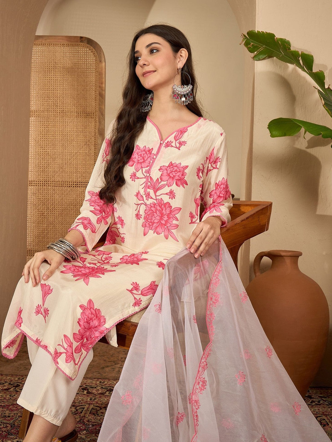 Women Floral Printed Regular Kurta With Trousers & With Dupatta