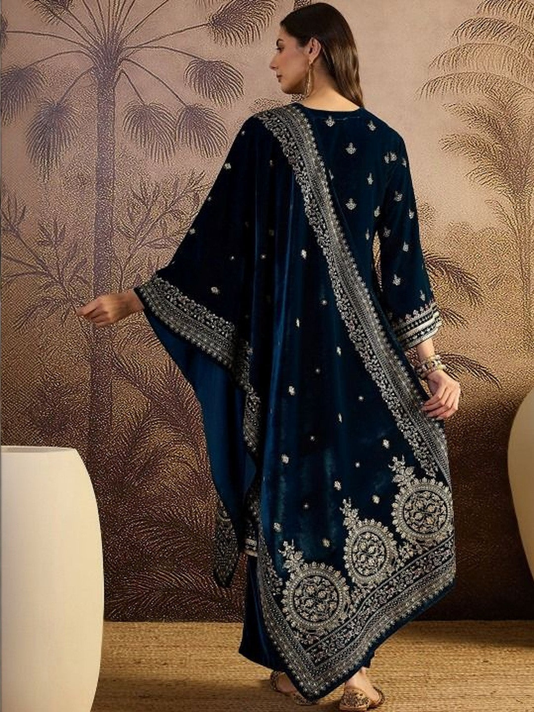 Heavy Embroidered Velvet Round-Neck Kurta & Trousers Kurta Set