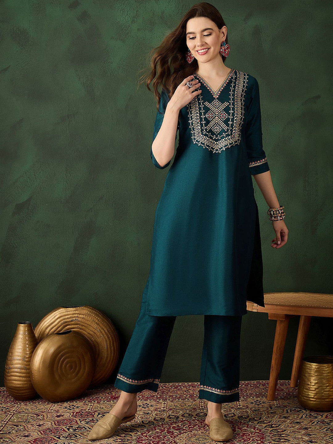 Dhiyona SN Women Embroidered Straight Kurta With Trousers