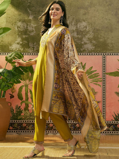 Printed Round Neck Kurta Trousers & Dupatta