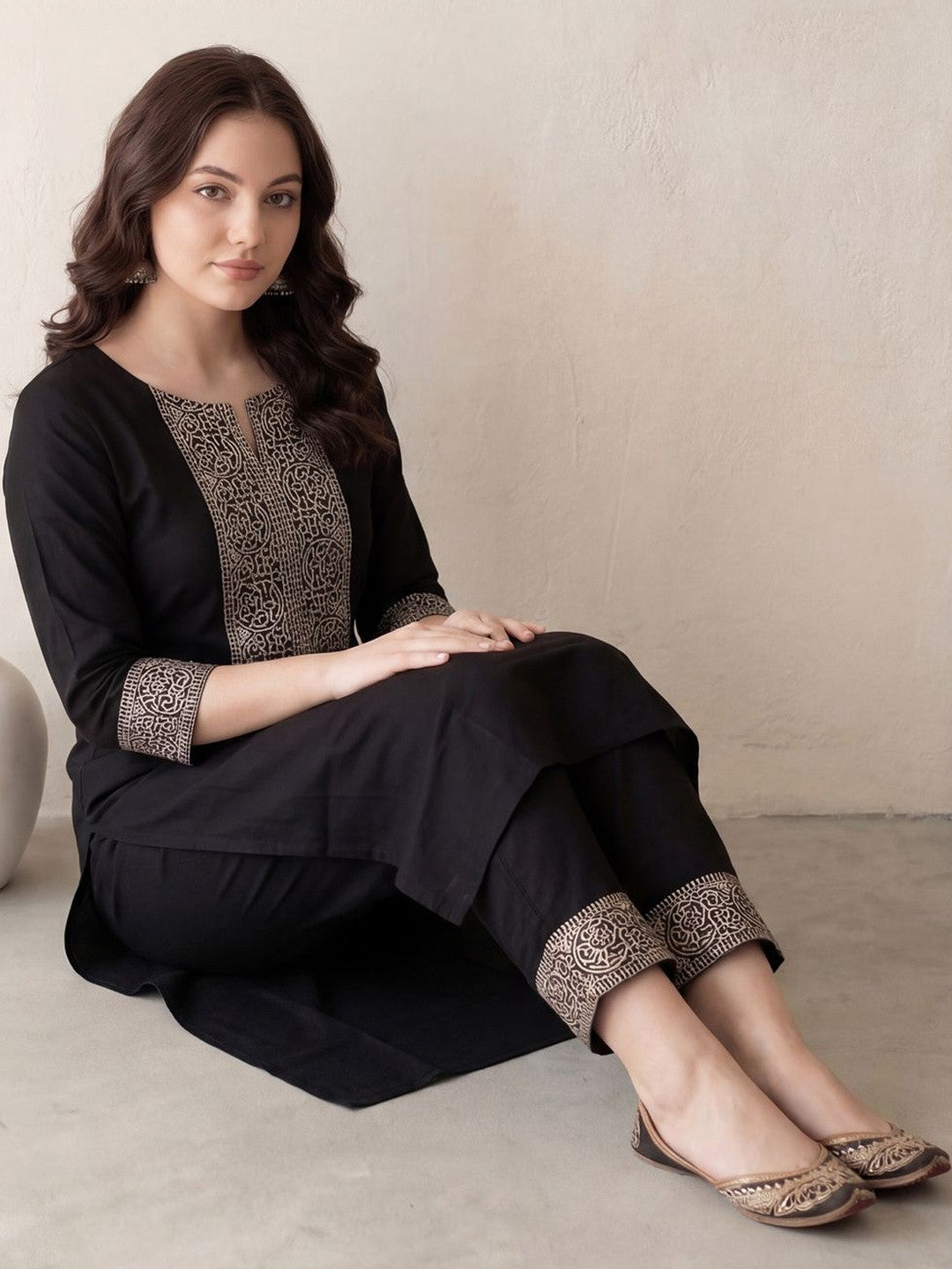 Women Ethnic Motifs Embroidered Regular Thread Work Kurta with Trousers