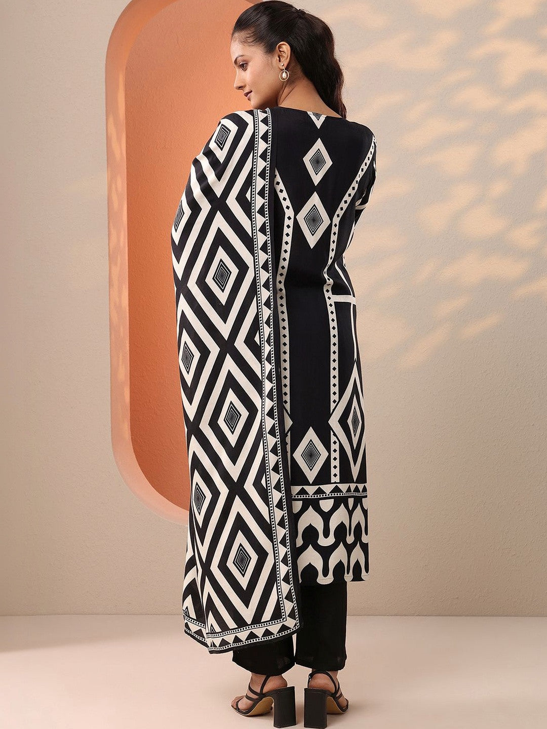Women Printed Regular Kurta with Trousers & With Dupatta