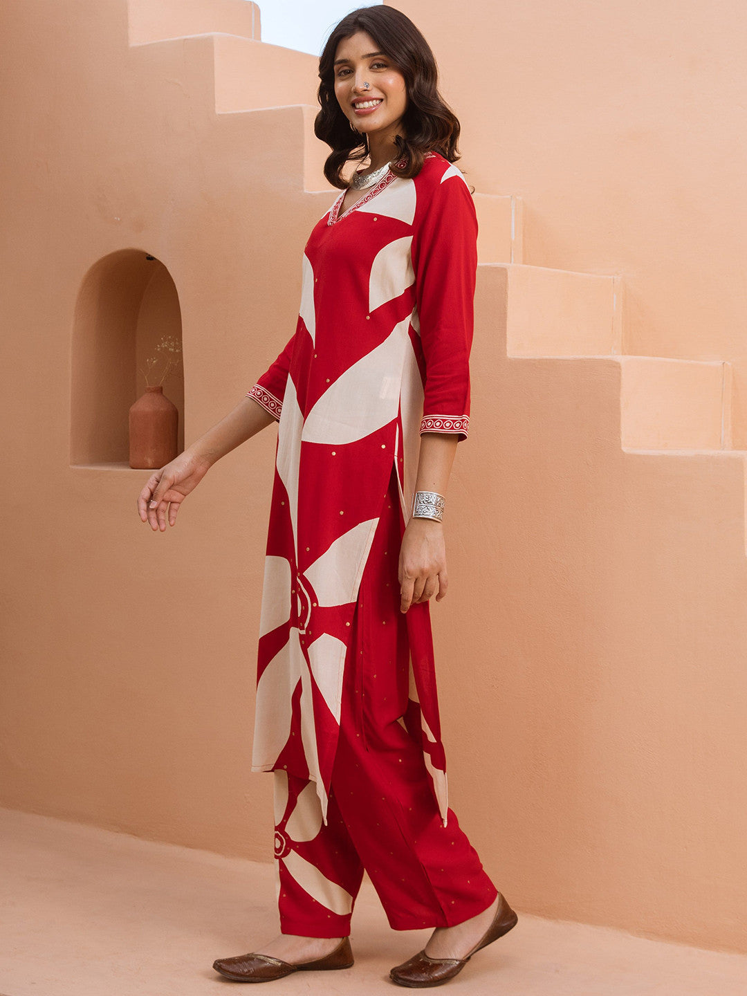 Women Floral Printed Kurta with Trousers