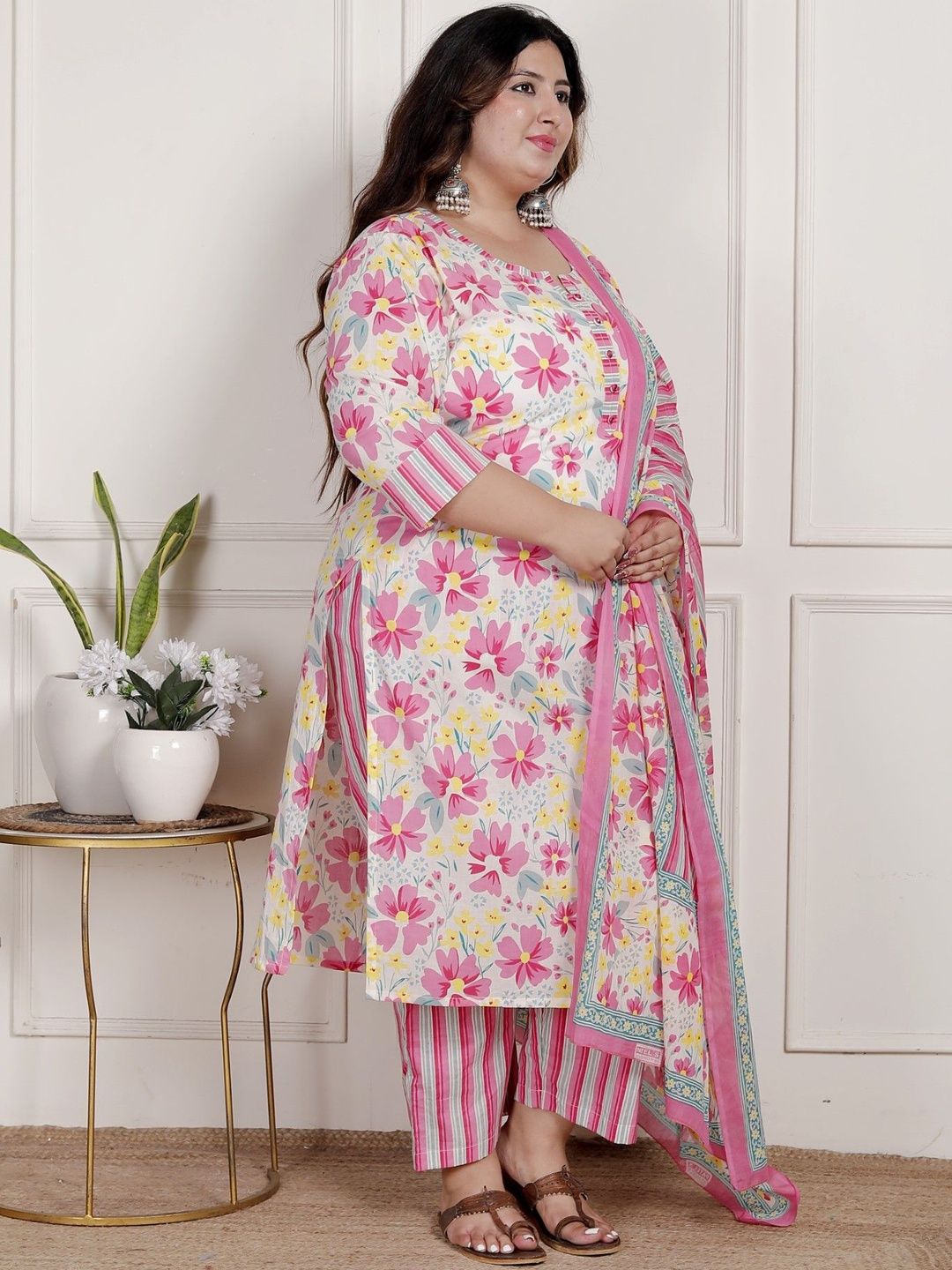 Dhiyona KL Women Floral Printed Cotton Kurta & Trousers With Dupatta