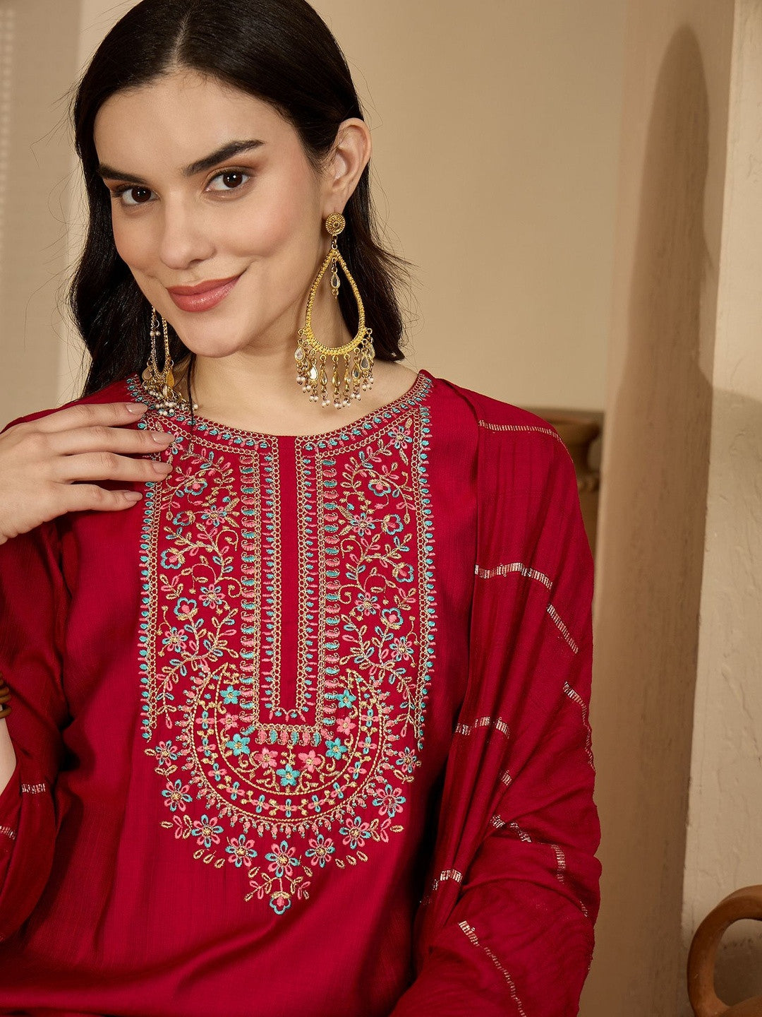 Floral Embroidered Round Neck Thread Work Kurta With Trousers & Dupatta