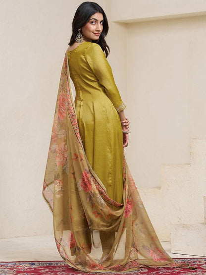 Dhiyona CH Women Floral Printed Kurta with Trousers & Dupatta