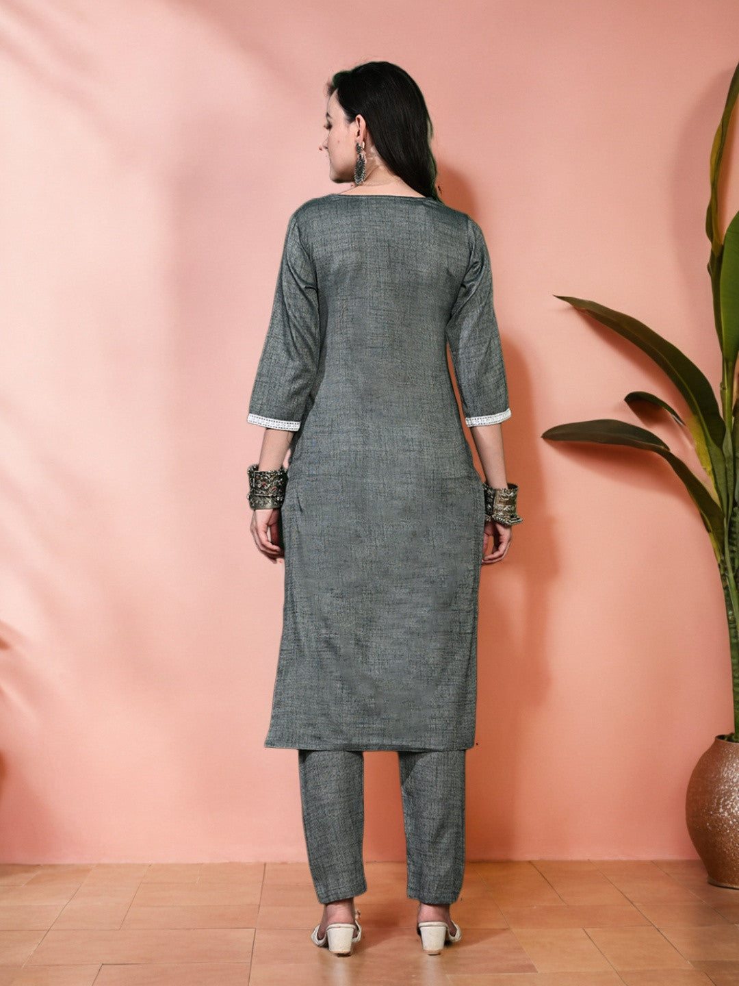 Women Yoke Design Kurta Set