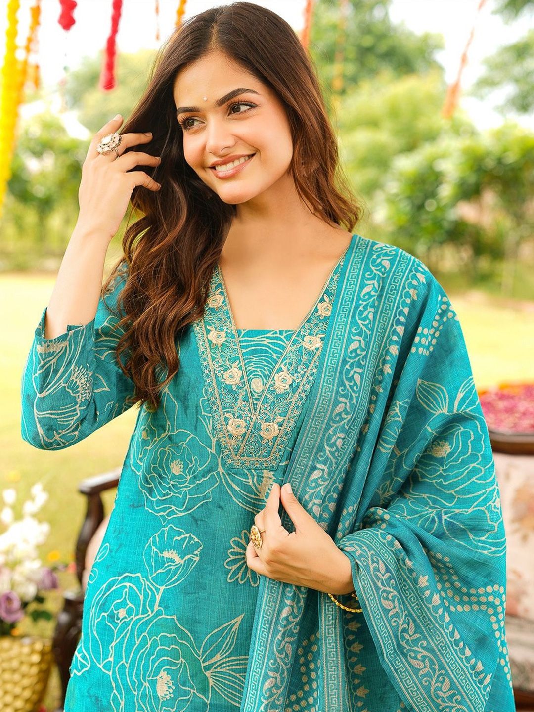 Dhiyona KL Floral Printed Thread Work V Neck Kurta with Trousers & Dupatta
