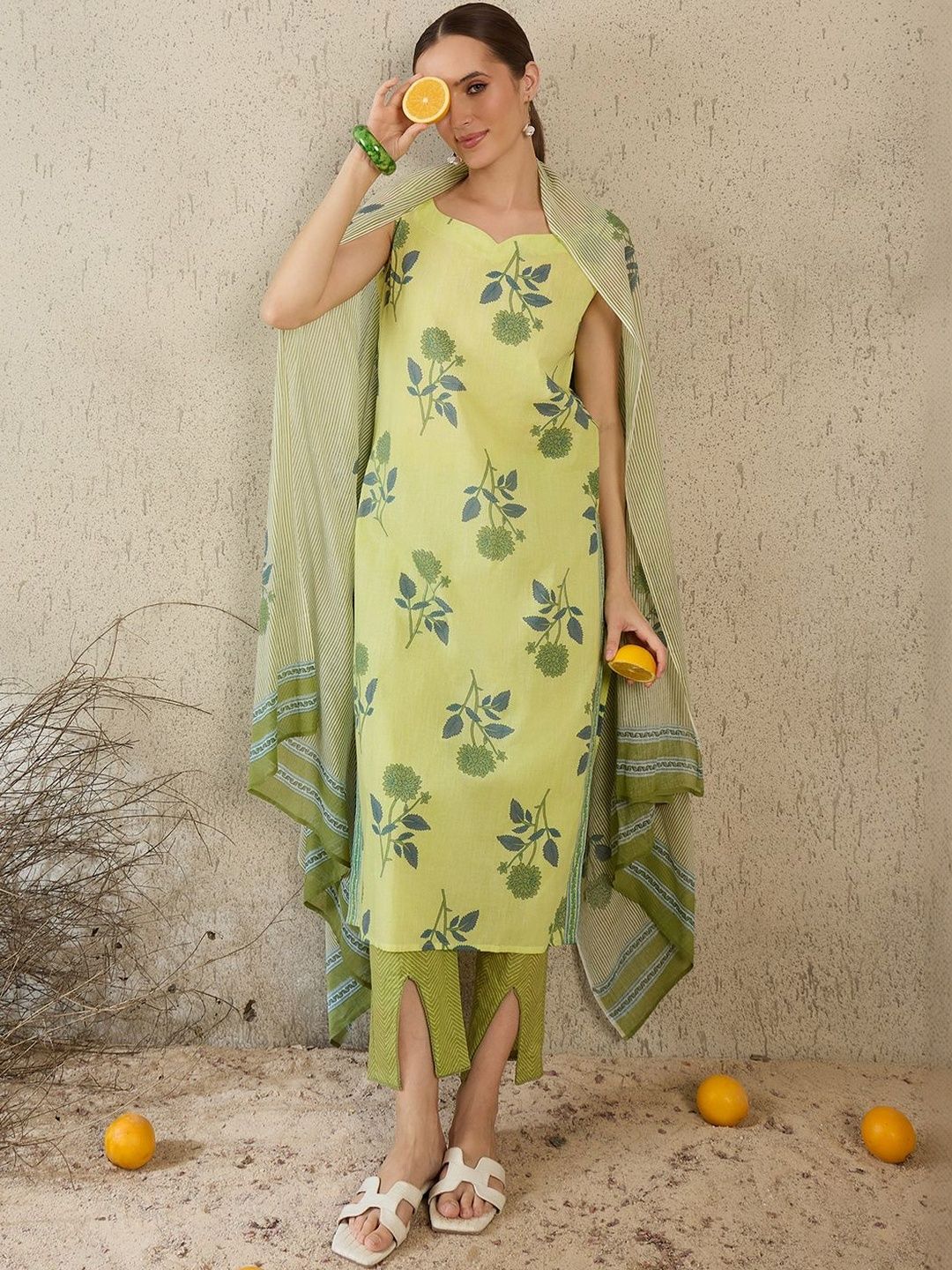 Dhiyona IE Women Floral Printed Regular Pure Cotton Kurta with Trousers & With Dupatta