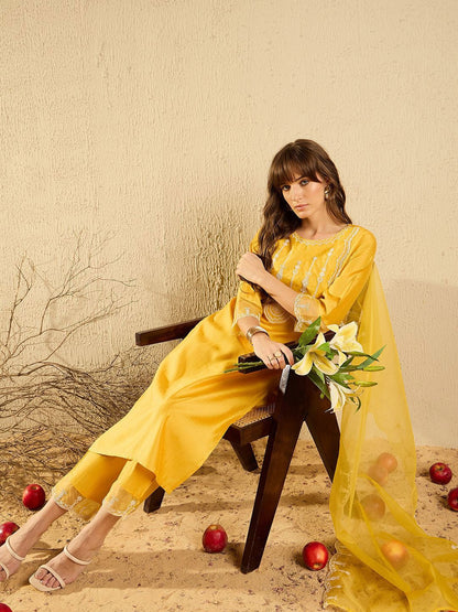 Women Floral Embroidered Regular Thread Work Liva Kurta with Trousers & With Dupatta