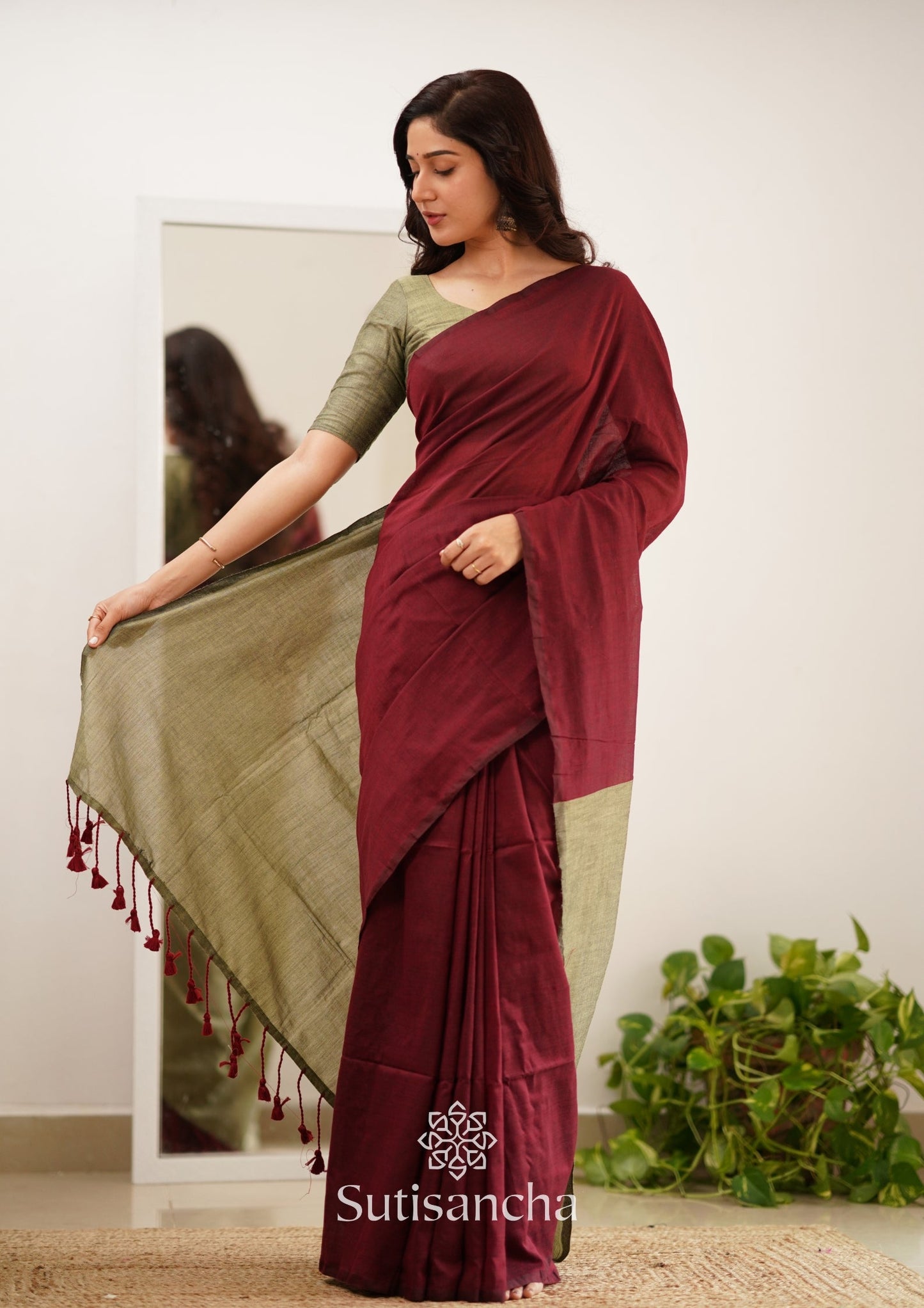 Dhiyona SS Sutisancha Maroon Handloom Cotton Saree