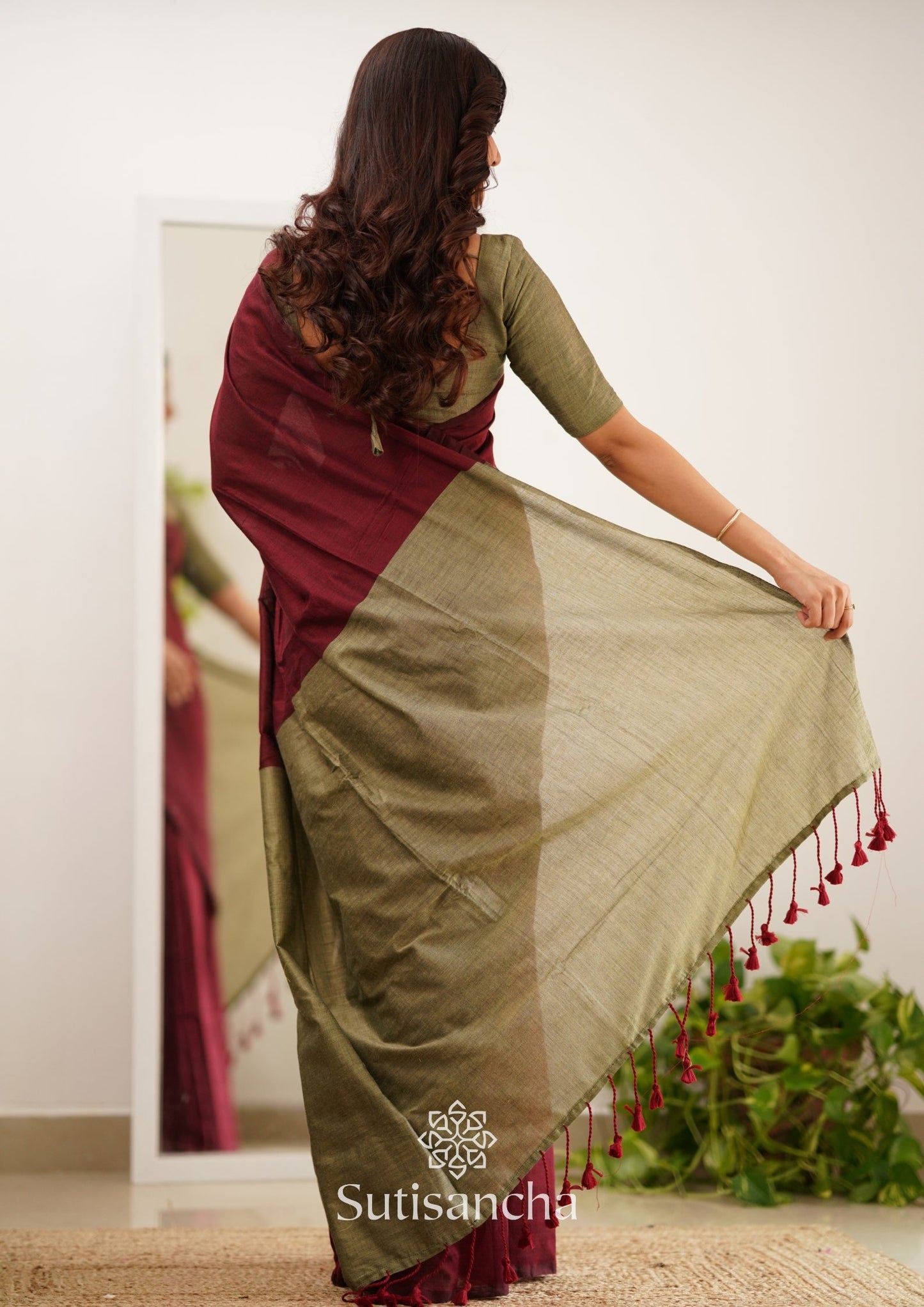 Dhiyona SS Sutisancha Maroon Handloom Cotton Saree