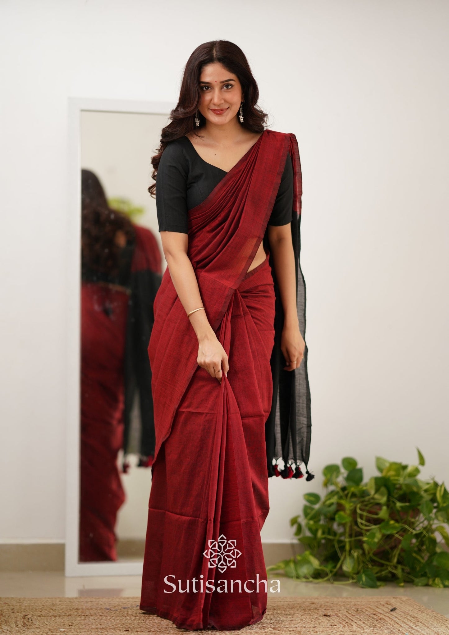 Dhiyona SS Sutisancha Red & Black Handloom Cotton Saree