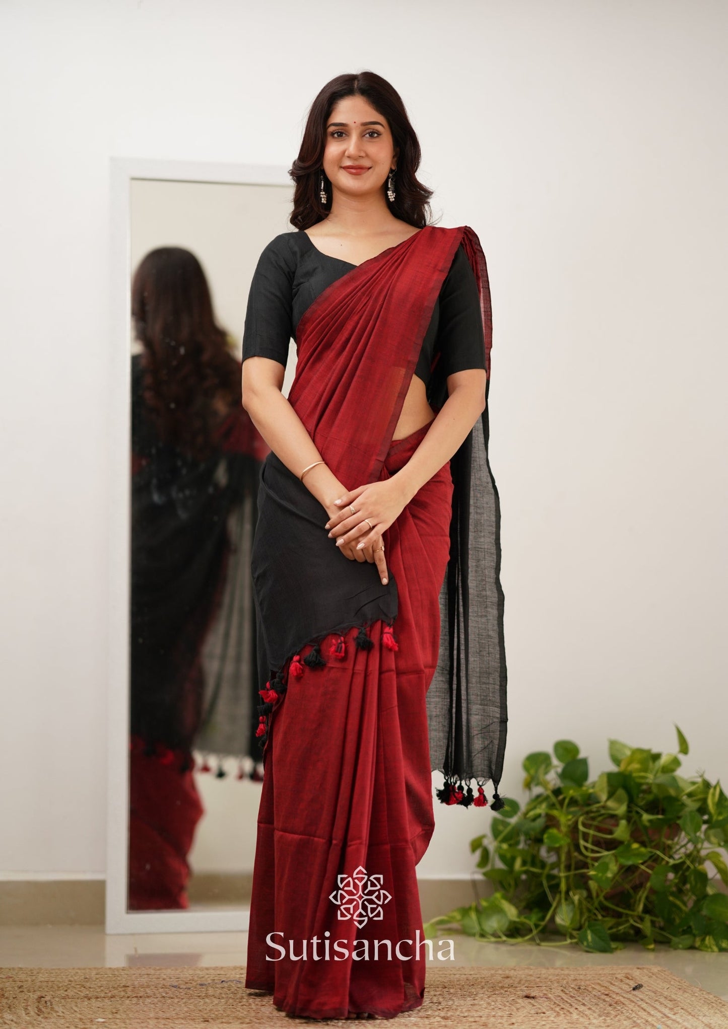 Dhiyona SS Sutisancha Red & Black Handloom Cotton Saree