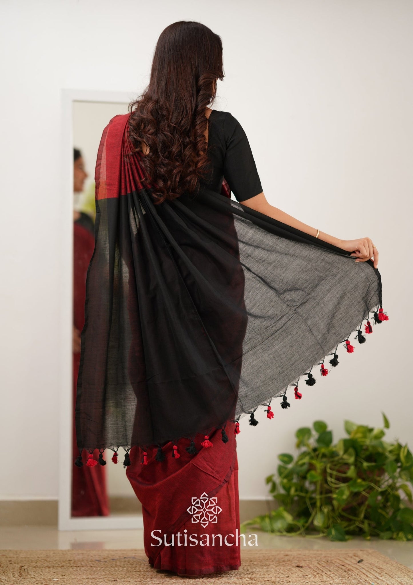 Dhiyona SS Sutisancha Red & Black Handloom Cotton Saree