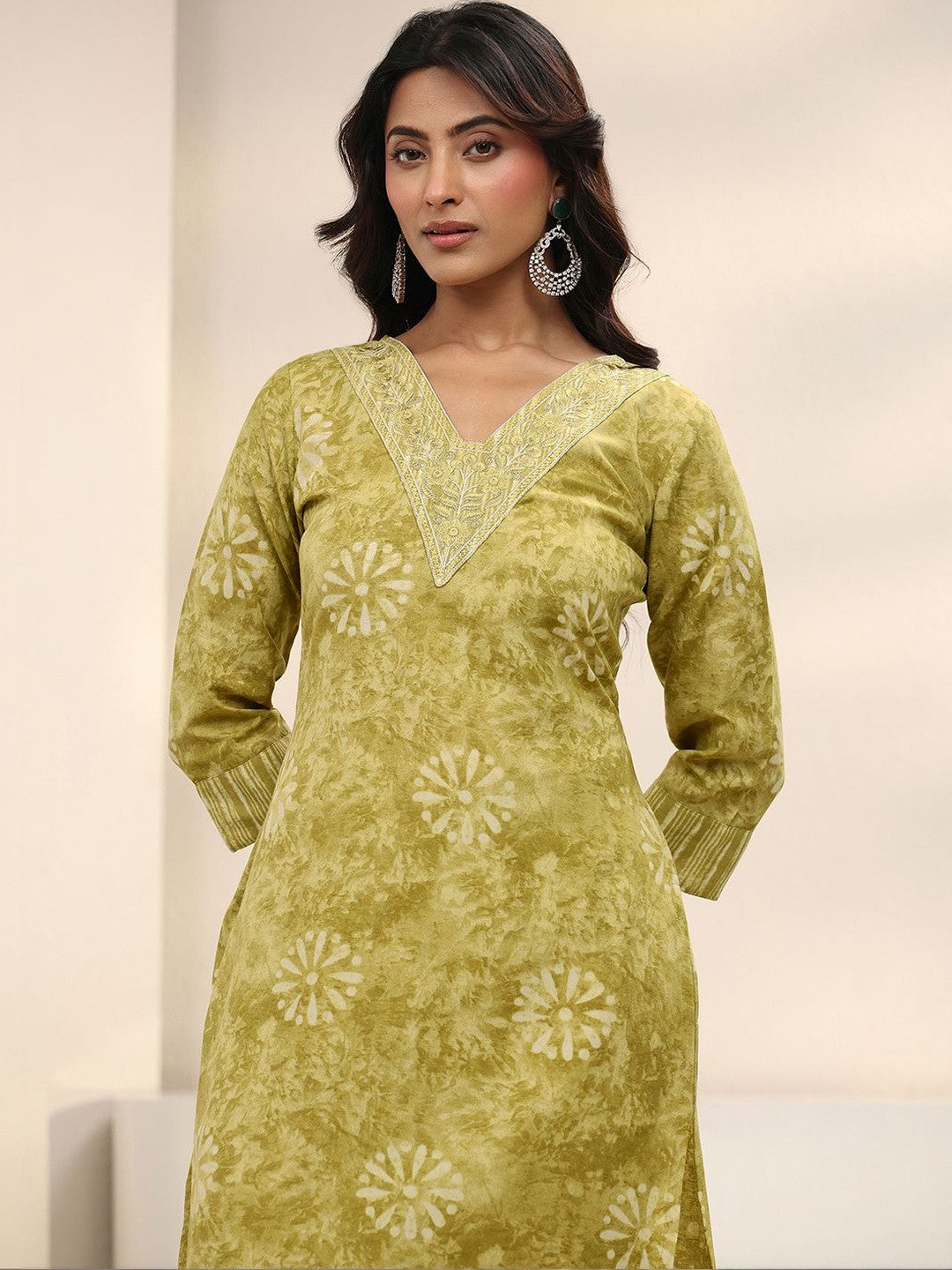 Women Ethnic Motifs Printed Regular Thread Work Kurta with Trousers & With Dupatta