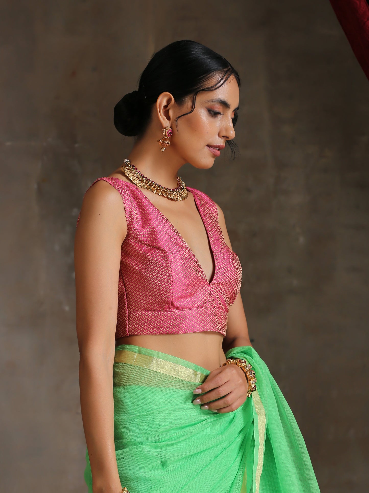 Dhiyona ST Blouse - Pink Jacquard Sleeveless