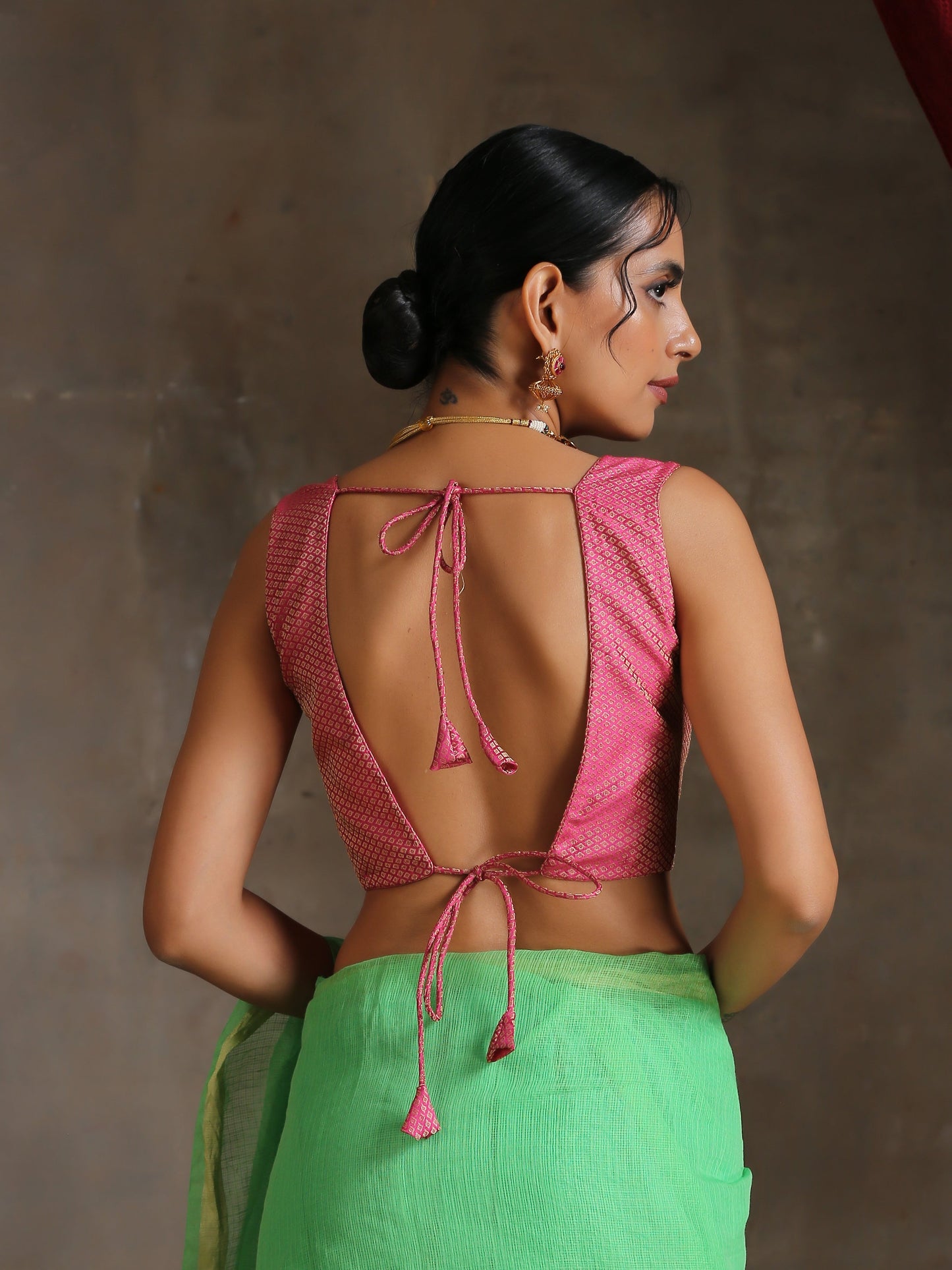 Dhiyona ST Blouse - Pink Jacquard Sleeveless