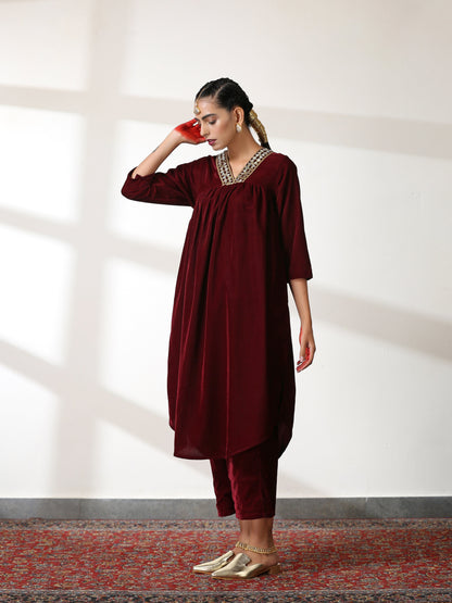 Dhiyona ST Women's Burgundy Velvet Kurta with Mirror Lace and Pants 2 Piece Set | Straight Fit, V Neck, 3/4 Sleeves, Pants, Festive Wear, (Velvet)