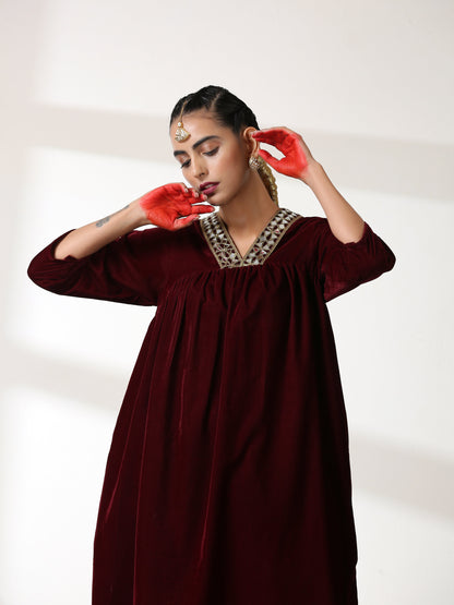 Dhiyona ST Women's Burgundy Velvet Kurta with Mirror Lace and Pants 2 Piece Set | Straight Fit, V Neck, 3/4 Sleeves, Pants, Festive Wear, (Velvet)