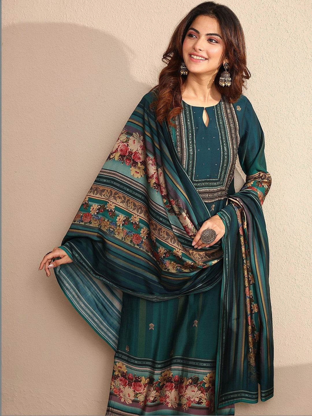 Women Floral Printed Regular Kurta with Trousers & With Dupatta
