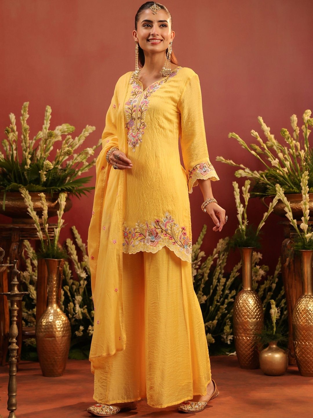 Dhiyona SC Women Floral Embroidered Regular Thread Work Kurta with Sharara & With Dupatta