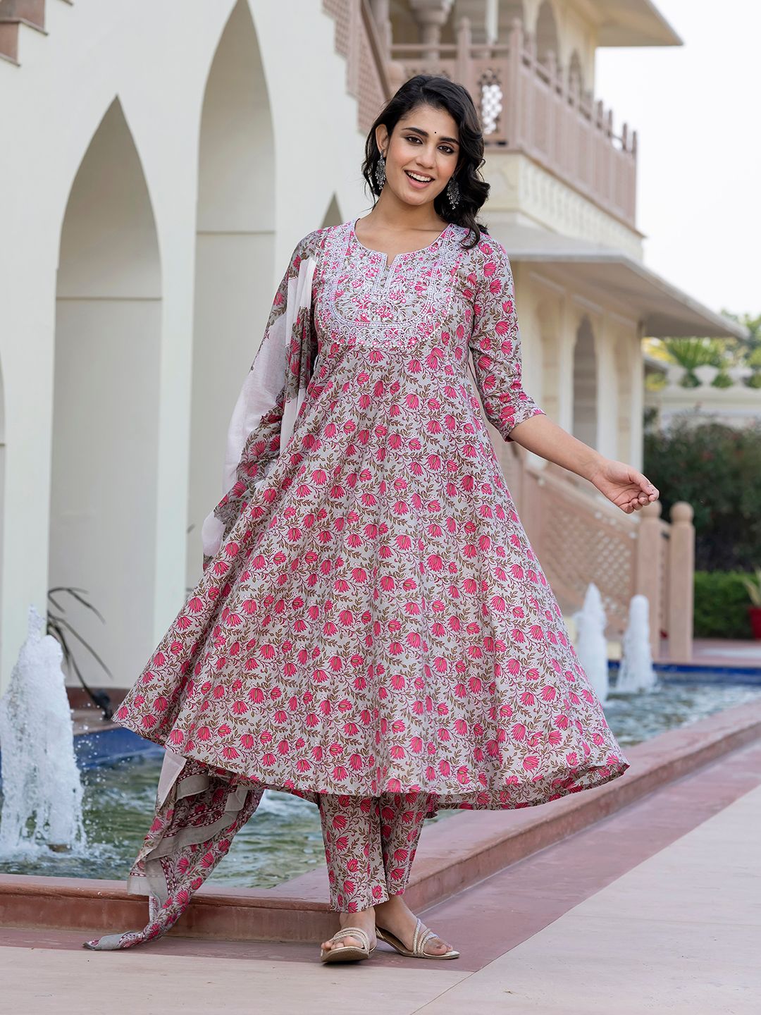 Dhiyona KL Women Floral Printed Regular Pure Cotton Kurta with Trousers & With Dupatta