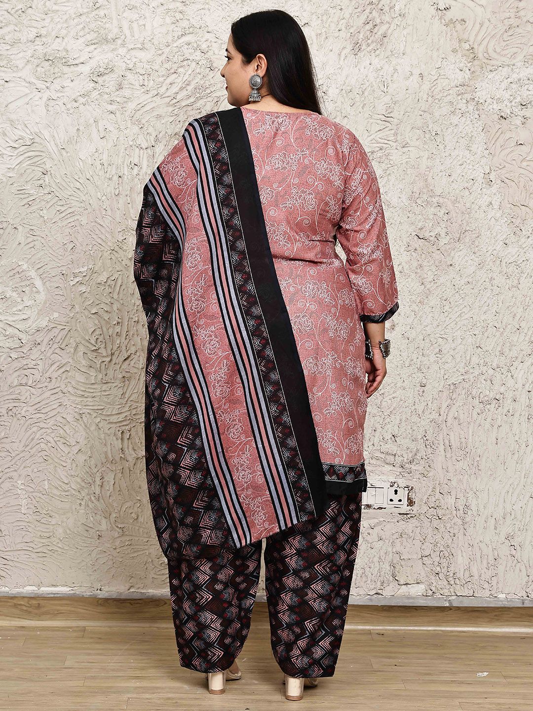 Dhiyona KL Women Floral Printed Regular Kurta with Salwar & With Dupatta