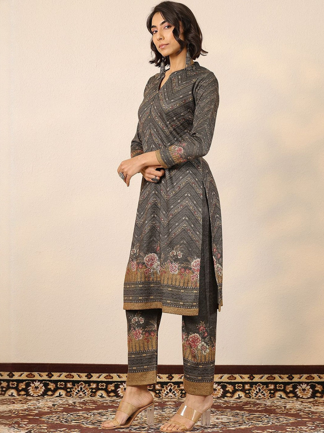 Women Geometric Printed Regular Kurta with Trousers & Dupatta