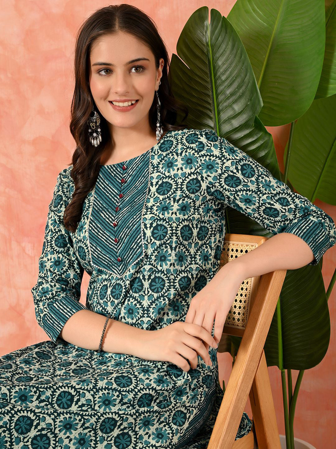 Dhiyona SN Women Floral Printed Pure Cotton Kurta With Trousers Set