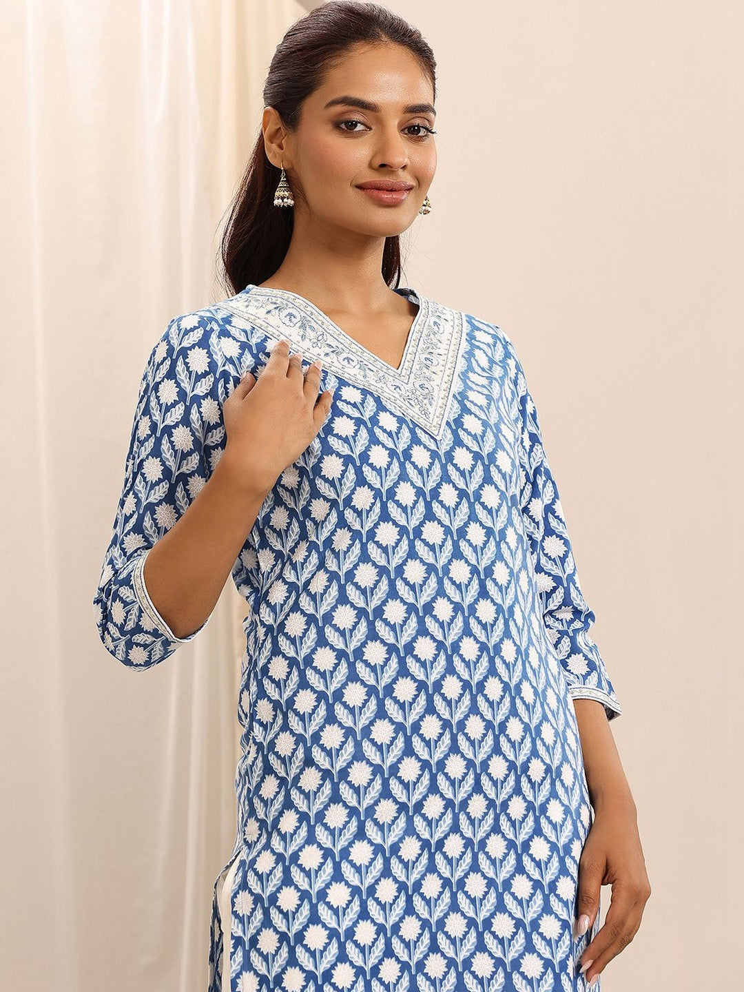 Women Floral Printed Regular Thread Work Kurta with Trousers & With Dupatta