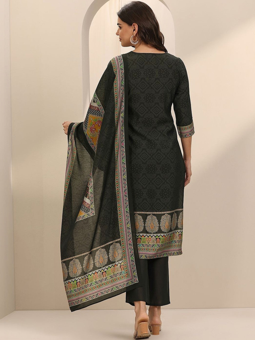 Women Ethnic Motifs Printed Regular Kurta with Trousers & With Dupatta
